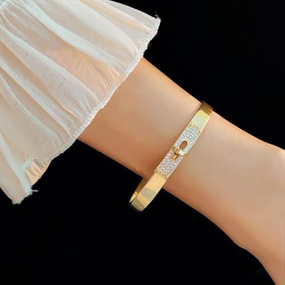 Neiman Marcus Jewelry - Neiman Marcus 18K Gold Plated Turn Lock Bracelet